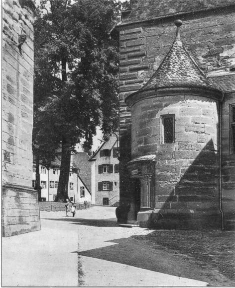 Eingang zum Rathaus. Foto E.v.Pagenhardt. Badische Heimat 46 (1966) S. 25 