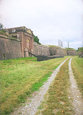 Neu-Breichs (Neuf-Brisach),  Festungsgr&auml;ben