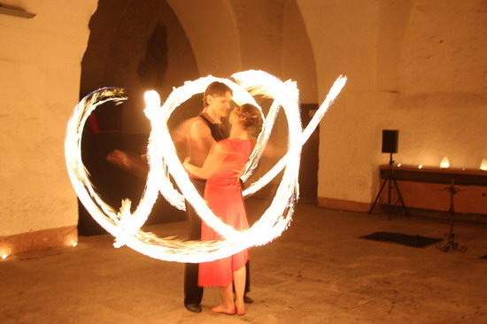 Schloss Heidelberg: Feuertanz im Fasskeller
