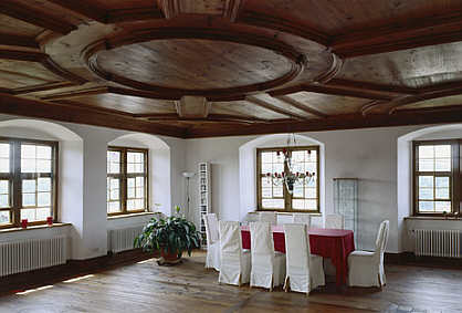Hofgut Hochmauren in Rottweil, Saal mit  Kassettendecke