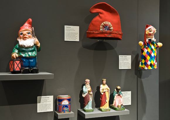 Von Kasperle und Gartenzwerg. Wer wei&szlig; heute, dass der gute deutsche Gartenzwerg seine Wurzeln in der T&uuml;rkei hat? &copy; Badisches Landesmuseum Karlsruhe