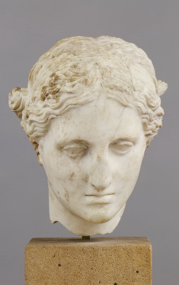 Kopf des Apollon Sauroktonos des Praxiteles, aus derSammlung Chigi, späthellenistische Kopie (vor der Mitte des 1. Jhds v. Chr.) nach einem Vorbild um 350 v. Chr. Marmor