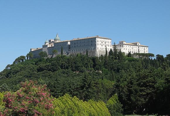 Kloster Montecassino, um 529 von Benedikt von Nursia gegr&uuml;ndet, die Wiege des abendl&auml;ndischen coenobit&auml;ren M&ouml;nchtums. Bild. Wikimedia Commons/Ludmila Pilecka