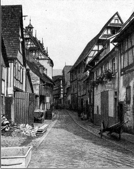 Gernsbach, Die Amtsstra&szlig;e