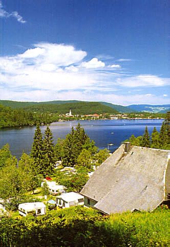 Titisee, Blick �ber den See auf den Ort