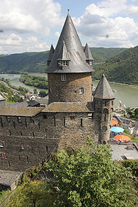 Burg Stahleck mit Blick ins Rheintal