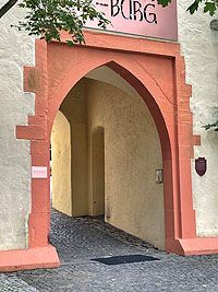 Eingangtor zur Burg Goldenfels
