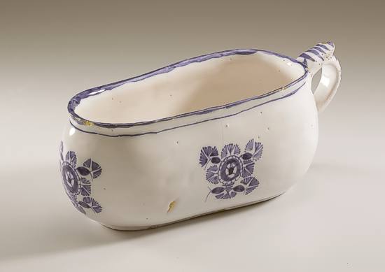 Museum Deutscher Fayencen auf Schloss H�chst�dt:   Bourdalou