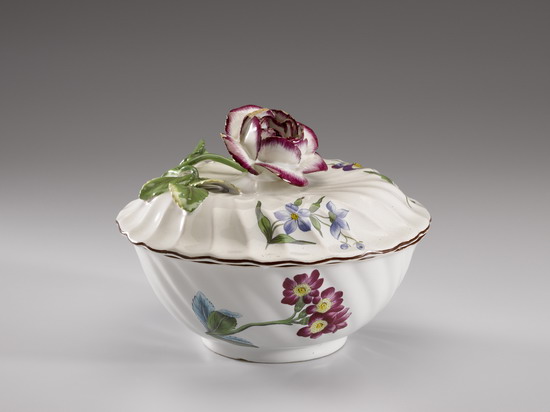 Museum Deutscher Fayencen, Schloss H�chst�dt: Deckeldose, Manufaktur Stra�burg, um 1760