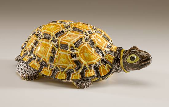 Museum Deutscher Fayencen, Schloss H�chst�dt: Deckeldose in Form einer Schildkr�te, Durlach, um 1775