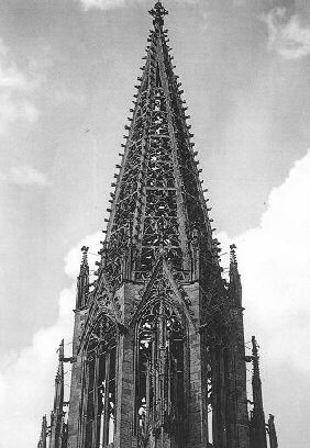 Münstertum mit dem Maßwerk des Turmhelms