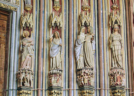 Portalgewände der Vorhalle, rechte Seite