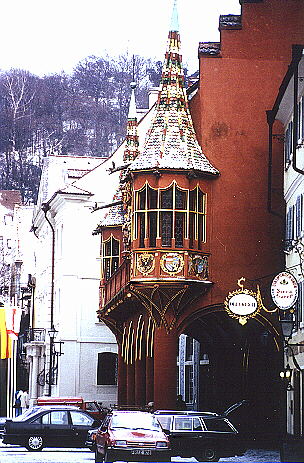 Kaufhaus, Seitenansicht mit Erker