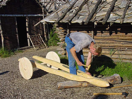  Federseemuseum Bad Buchau, Freigelände, steinzeitlicher Karren