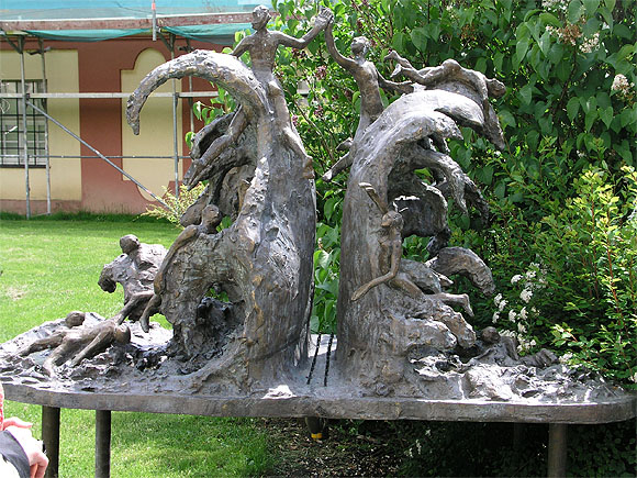 Metallarbeit der Herzogin Diane von Württemberg: Durchzug der Kinder Israel duch das Rote Meer.