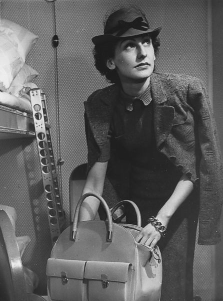 Modeaufnahme in LZ 129 Hindenburg, Frühjahr 1937: © Archiv der Luftschiffbau Zeppelin GmbH, Foto: Angelika von Braun