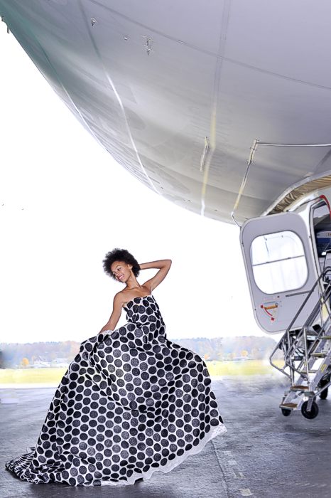 Fotoshooting vor dem Zeppelin NT, Herbst 2010: © Lena Reiner, www.menschenfotografin.de