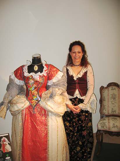 Traumkleider aus Papioer von Naomie Reichert