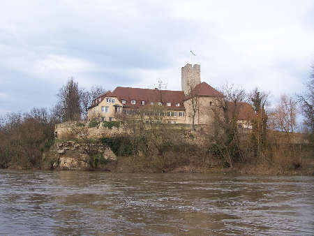 Das Rathaus auf der Neckarinsel in Lauffen
