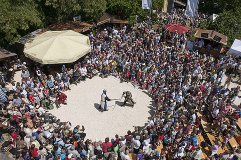 Starkes Publikumsinteresse fanden die Schaukmpfe der Stauferritter