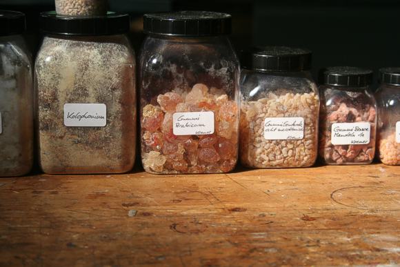 Badisches Landesmuseum Karlsruhe: Harze für die Möbelrestaurierung. ©BLM