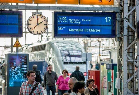 Der TGV Euroduplex bei der Abfahrt im Hauptbahnhof Frakfurt/MNain. Bild:  DB/Holger Peters
