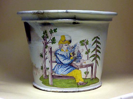 Fayenceübertopf 18. Jahrhundert im Mainfränkischen Museum Würzburg