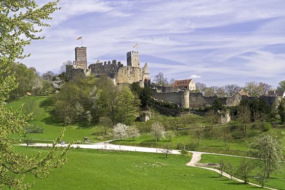 Burg R&ouml;tteln bei L&ouml;rrach im Fr&uuml;hling. Bild: ssg 