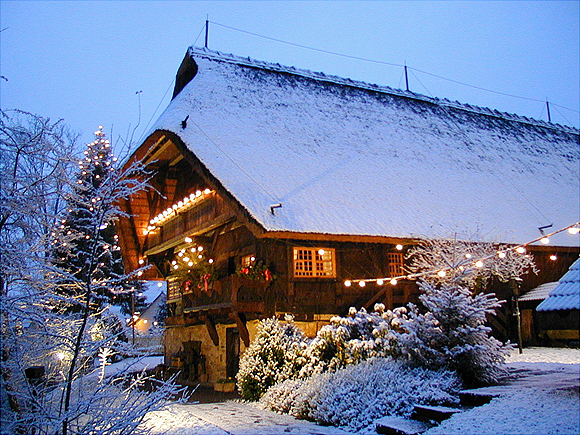 Der landesweit bekannte Fürstenberger Hof in Zell- Unterharmersbach wird immer wieder zum Weihnachtshof und begeistert mit unvergesslichen Ausstellungen seine Besucher. © TI Zell a. Harmersbach