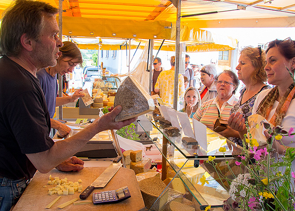 Kompetente Beratung auf der Käsemesse. © Käseroute im Naturpark Südschwarzwald e. V.
