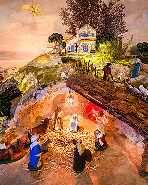 Die handgefertigte Santons-Krippe. Zu den «kleinen Heiligen» gehören nicht nur Maria, Josef, das Jesuskind und die Drei Heiligen Könige, sondern auch typische Vertreter des provenzalischen Dorflebens