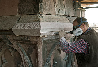Die DSD fördert Natursteinarbeiten im Galeriebereich des Freiburger Münsters © M.L. Preiss/Deutsche Stiftung Denkmalschutz