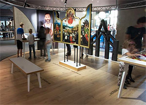 Mitmachstationen zum Thema Geld (links), Burg (Mitte) und Kathedrale (unten), Museon Den Haag, 2017. © Museon, The Hague