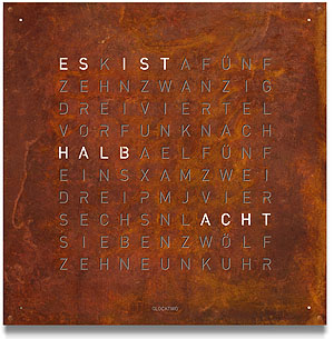 QLOCKTWO® LARGE CREATOR’S EDITION RUST, Anzeige der Zeit "halb acht"