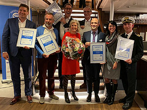 Die Preisträger von "bodensee 19": Von links nach rechts Markus Bumiller, MB Events and Adventures, Helmut Fidler, Projekt Inspiration Bodensee, Remo Rey, Schweizerische Schifffahrt Unterseeund Rhein, Hildegard und Jürgen Zimmermann, Museumsschiff MS Österreich, Frank von Meissner und Ulrike Schwichtenberg für die Räuberbahn, Adi Constatzk, Museumsschiff MS Österreich.
