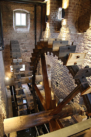 Schlossgarten Schwetzungen: Wasserräder im Unteren Wasserwerk