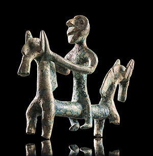 Der sog. Unlinger Reiter, eine 2016 in einem Grabhügel am Fuße des Bussens bei Unlingen entdeckte bronzene Statuette