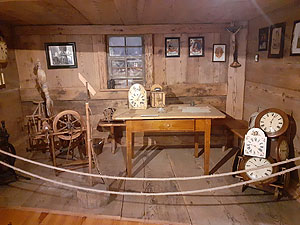 Blick in die Uhrmacherstube im Kloster Museum St. Märgen (© Naturpark Südschwarzwald). 