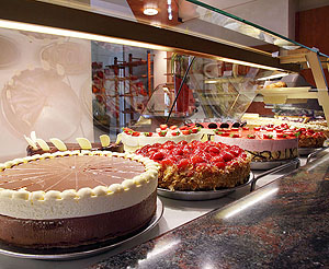 Kuchenarrangement im Schlosscafe Favorite. Foto: Schlosscafe 