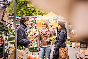 Konstanzer Wochenmarkt im Frühling. Foto: MTK, Dagmar Schwelle