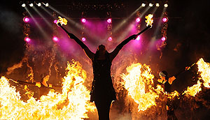 Höhensiedlung Heuneburg - Stadt Pyrene: Firedancer bei der Vorstellung. Foto: Anja Grauenhorst/ssg