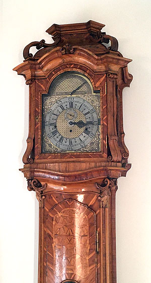 Bodenstanduhr mit Glockenspielwerk von Johann Jacob Möllinger. Fotos: kulturer.be