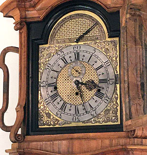 Bodenstanduhr mit Glockenspielwerk von Johann Jacob Möllinger. Fotos: kulturer.be