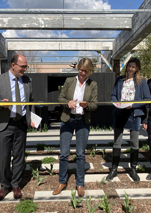 Eröffnung der Schaufläche der Staatlichen Schlösser und Gärten auf der BuGa 23 in Mannheim durch SSG-Geschäftsführerin Patricia Alberth und ein Blick auf die Schaufläche selbst. Fotos: Thomas Somlo / ssg