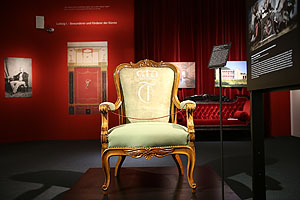 "Königinnensessel" der Königin Therese. Pfarramt Rhodt. Foto: hmp