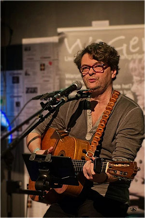 Beim Musikantentag ist auch der Liedermacher Woger aus Staufen zu Gast. Foto: Wolfgang Gerwig 