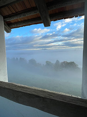 Höhensiedlung Heuneburg - Stadt Pyrene: Donautal im Herbstnebel. Foto: Christa Breetzke, ssg