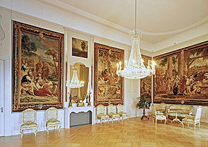 Tapisserien mit biblischen Motiven im ehemaligen kaiserlichen Schlafzimmer des Mannheimer Schlosses, ab 1857 als Empfangssalon der Großherzogin Luise von Baden genutzt. Foto: Dirk Altenkirch, SSG