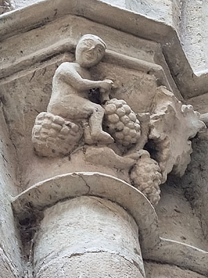 Kloster Maulbronn, Kapitellskulptur eines Mönchs auf einem Bienenkorb. Foto: Klosterverwaltung Maulbronn