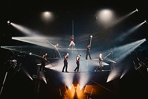 Artisten auf dem Hochseil